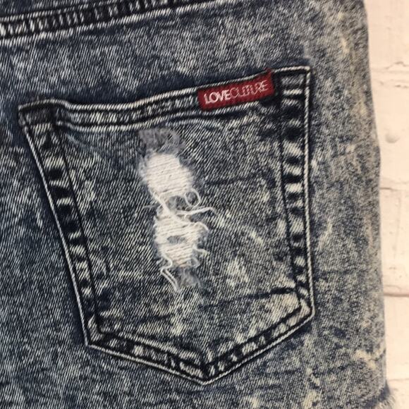 Love Culture Distressed Blue Jean Denim Shorts Size Medium (Juniors)‎ - Picture 7 of 10